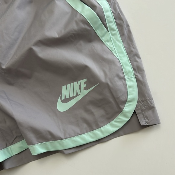 Nike grey neon women’s shorts - Picture 2 of 5